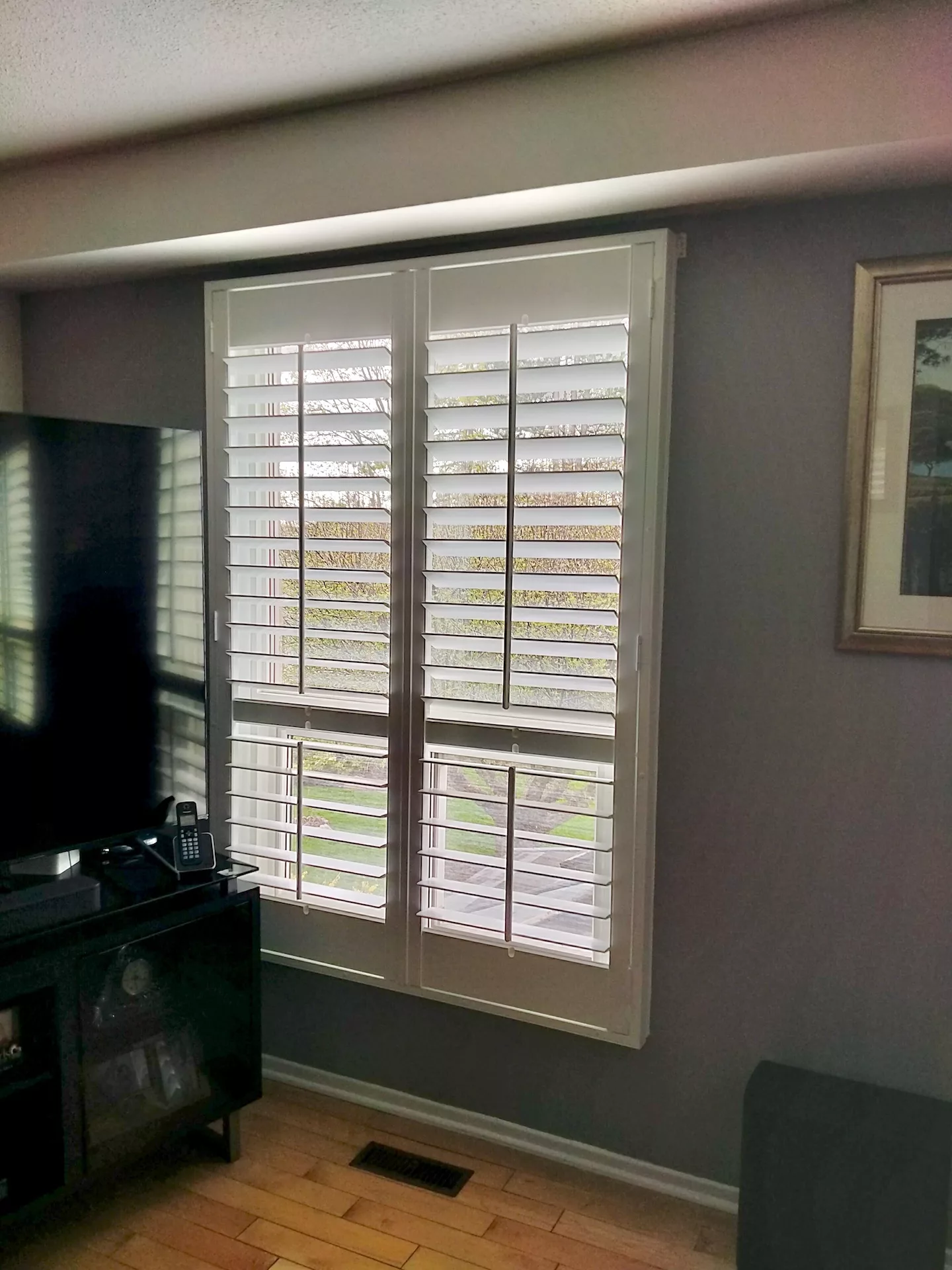 ShutterLux Living room california shutters installation (after)